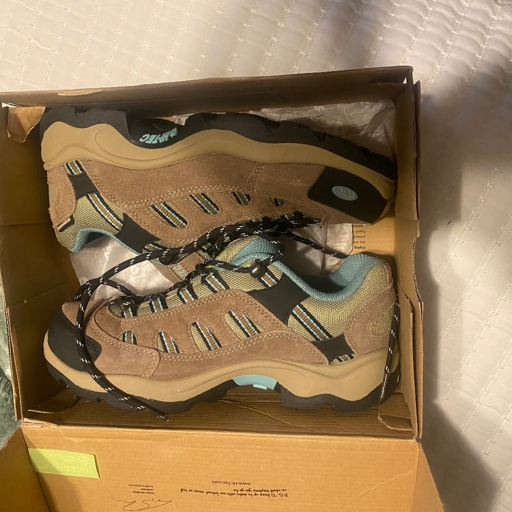 Waterproof hiking shoes